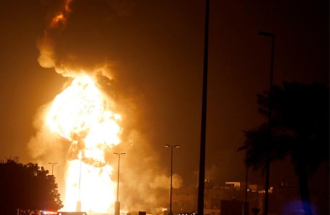 فيديو: انفجار أتوبيس سياحي في شارع الهرم